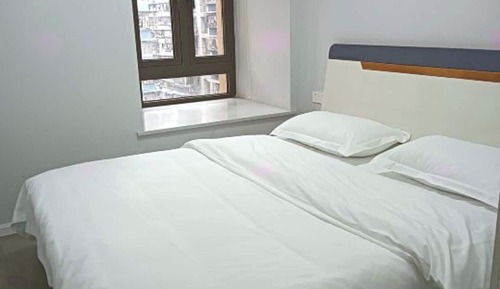 Senior Suite, City View