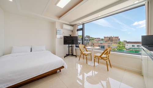 Basic Room, 1 Bedroom (Room 402(Half Ocean View/Private BBQ))