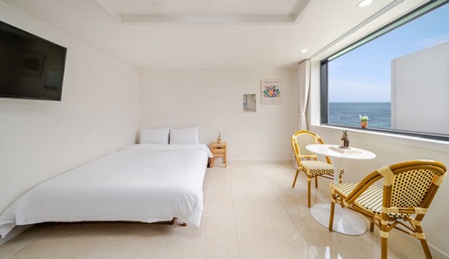Basic Room, 1 Bedroom (Room 303(Half Ocean View/Private BBQ))