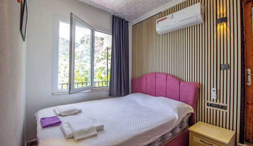 Basic Room, Balcony, Partial Sea View