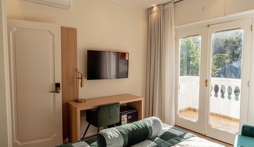 Deluxe Room, Balcony, Park View