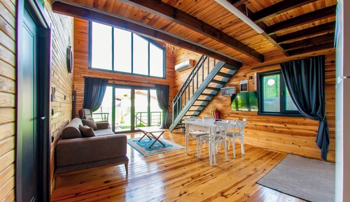 Villa, Lake View