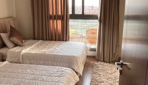 Luxury Apartment, Balcony, Lake View