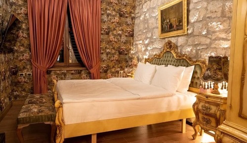 Royal Room