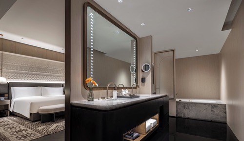 Junior Suite, 1 King Bed, Mountain View