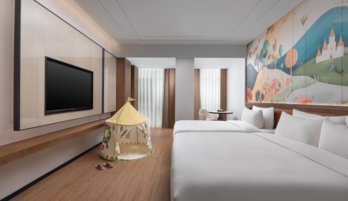 Family Room, 1 King Bed, Non Smoking
