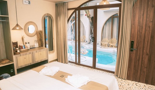 Deluxe Double Room, Pool View