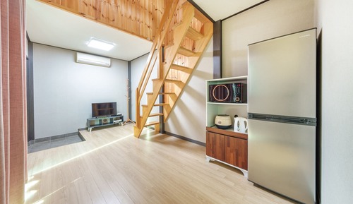 Basic Room, 1 Bedroom (Room 107 (Duplex / Private BBQ))