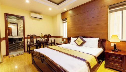 Queen Room, City View
