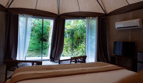 Honeymoon Suite
