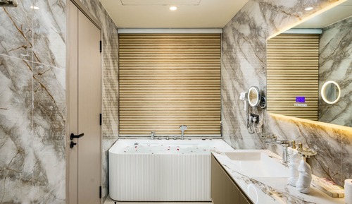 Luxury Suite, Balcony, Garden View