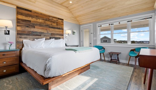 Leeward Premium Harbor View King