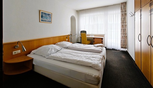 Basic Double or Twin Room, Garden View