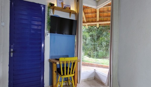 Room, Garden View