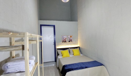 Room, Lanai