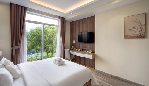 Deluxe Queen Room