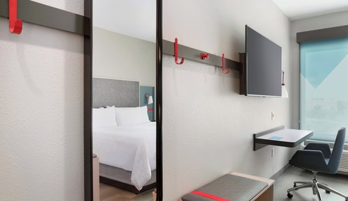 Room, 1 King Bed, Roll-in Shower, Non Smoking (Communications, Mobility Accessible)
