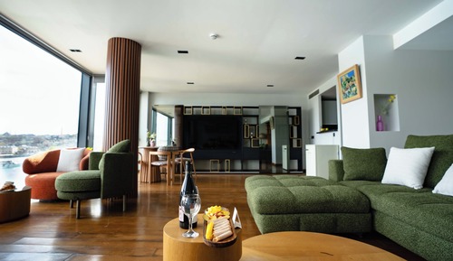City Condo, Sea View