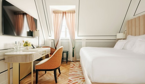 Deluxe Double Room Single Use, Mobility Accessible, Courtyard View