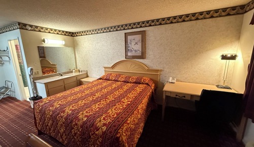 Room, 1 King Bed, Accessible Bathtub, Smoking
