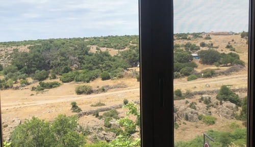 Room, Hill View