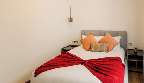 Basic Room, 1 Queen Bed, Pets Allowed