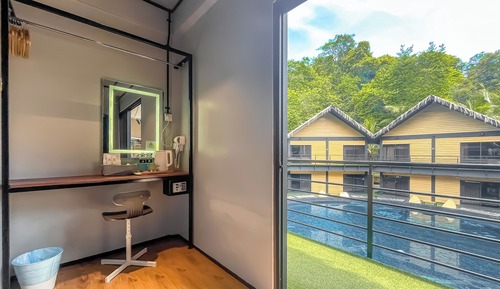 Room, 1 King Bed, Pool View