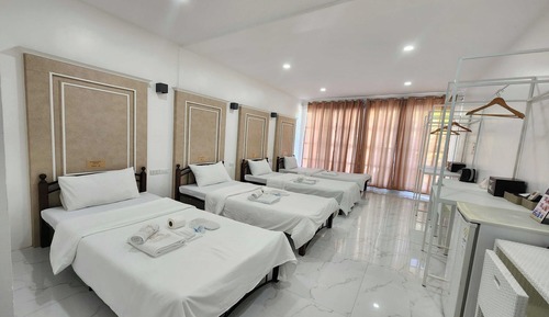 Shared Dormitory, Women only