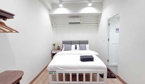 Double Room with Private Bathroom (No Windows)