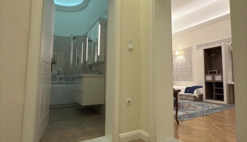 Premium Suite, Courtyard View