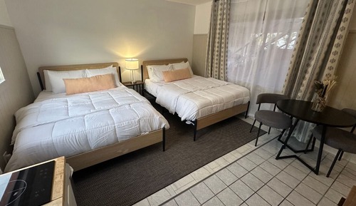 Studio, 2 Queen Beds, Kitchenette, Pool View