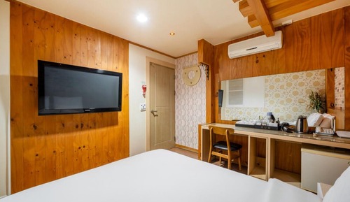 Deluxe Room, City View