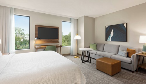 Studio Suite, 1 King Bed, Kitchen