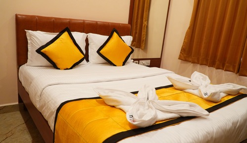 Deluxe Room, 1 Queen Bed, Balcony, City View