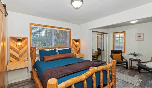 Signature Cabin, 2 Bedrooms, Hot Tub, Mountain View