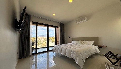 Room, Balcony