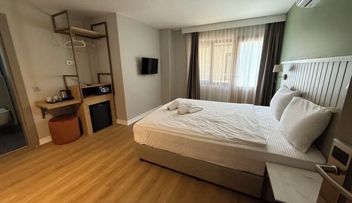 Luxury Suite, City View