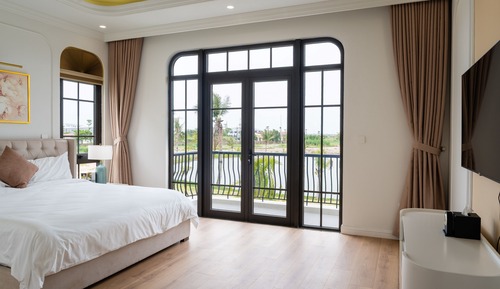 Lake View Suite