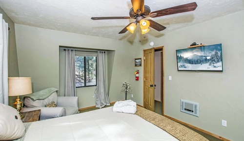 Signature Cabin, 2 Bedrooms, Kitchen