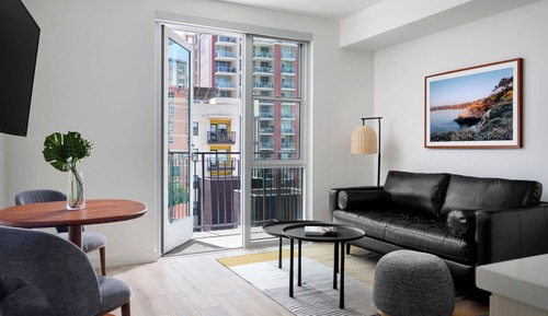 Studio, 1 King Bed, Balcony