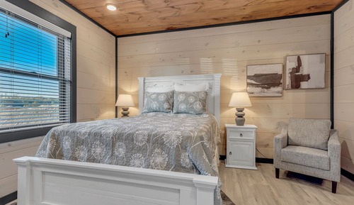 Luxury Cabin, 6 Bedrooms, Private Pool, Mountain View