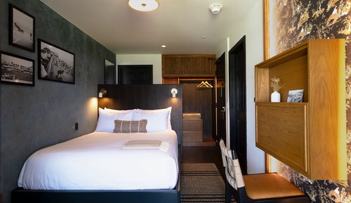 Deluxe Room, 1 Queen Bed, Balcony