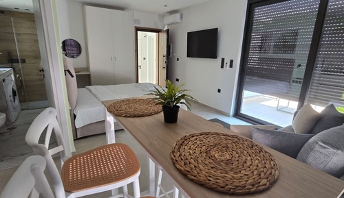 Apartment, Smoking