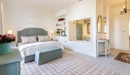 One Bedroom Lake View Villa 32