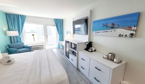 Single Room, 1 King Bed, Balcony, Pool View