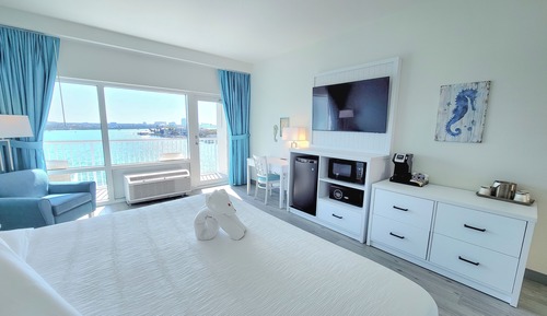 Premium Room, 1 King Bed, Balcony, Marina View