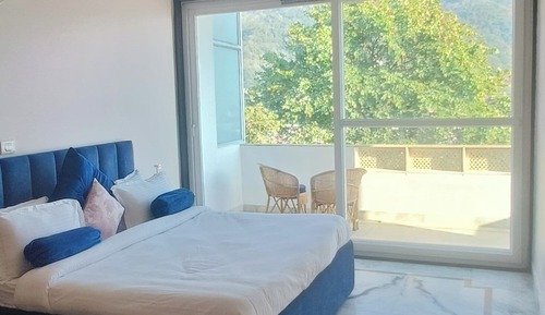 Luxury Apartment, 2 Bedrooms, Balcony, River View