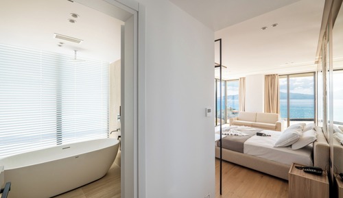 Triple Room, Hot Tub