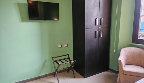Economy Room