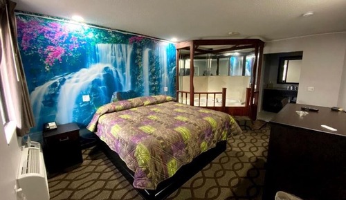 Room, 1 King Bed, Smoking, Jetted Tub